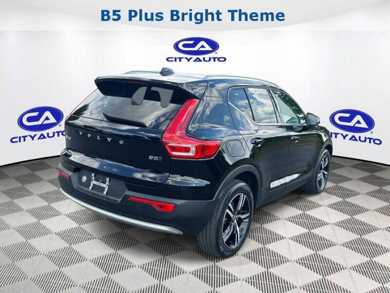 2023 Volvo XC40 B5 Plus Bright Theme