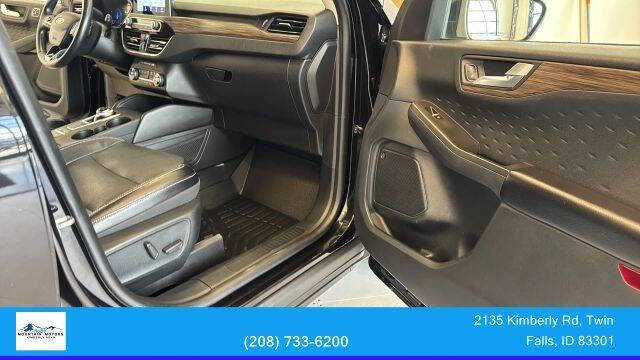 2020 Ford Escape Titanium