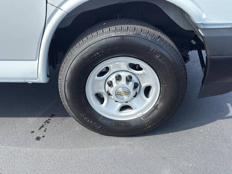 2025 Chevrolet Express 2500