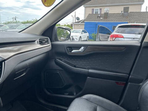 2020 Ford Escape Titanium