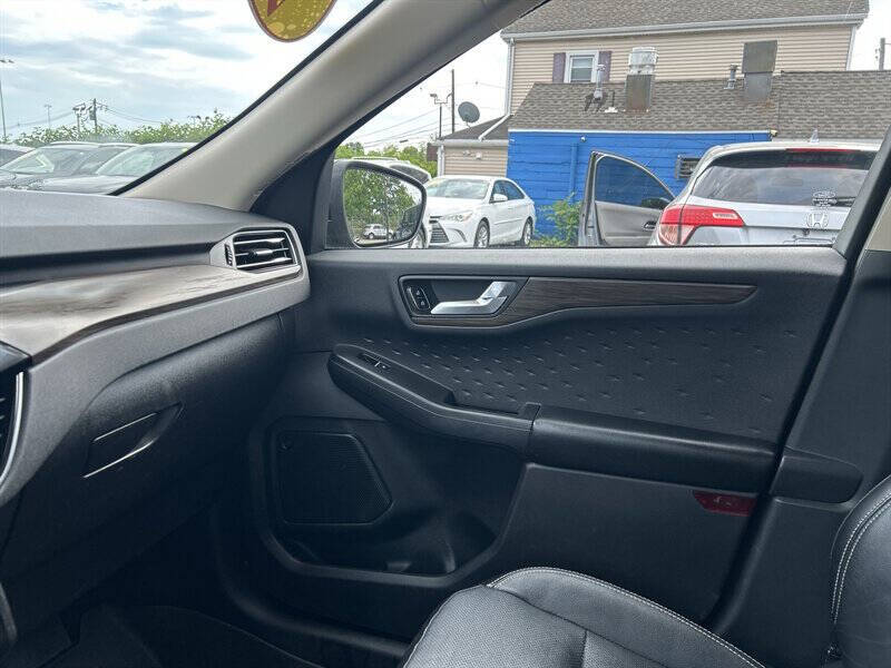 2020 Ford Escape Titanium