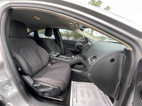 2015 Chrysler 200 Limited