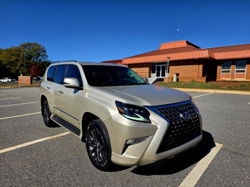 2016 Lexus GX Base's photo