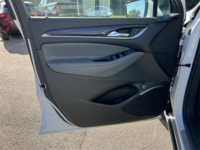 2022 Buick Enclave Essence