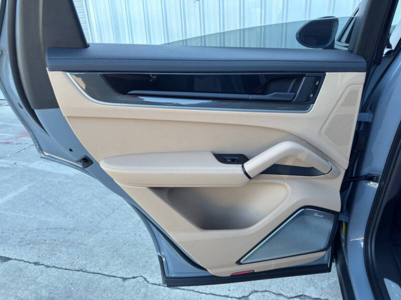 2024 Porsche Cayenne Turbo E-Hybrid Coupe