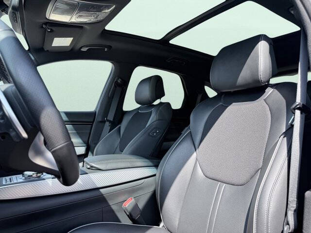 2022 Genesis GV70 2.5T Standard