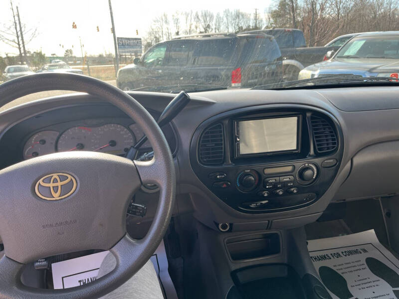 2004 Toyota Sequoia SR5