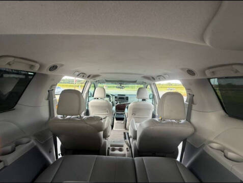 2011 Toyota Sienna XLE 7-Passenger Auto Access Seat