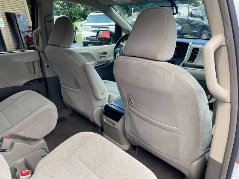2017 Toyota Sienna LE 8-Passenger