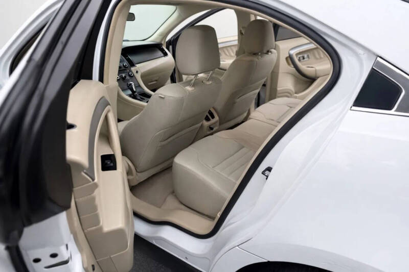 2017 Ford Taurus SE