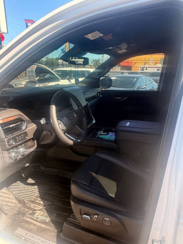 2025 GMC Yukon Denali