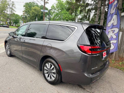 2022 Chrysler Pacifica Hybrid Touring L