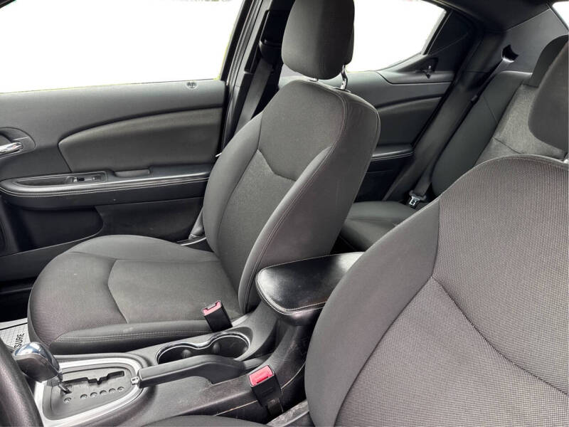 2012 Dodge Avenger SE