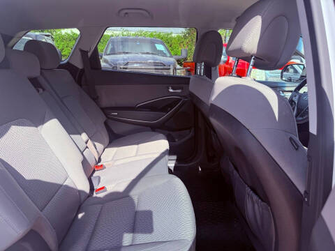 2017 Hyundai Santa Fe SE