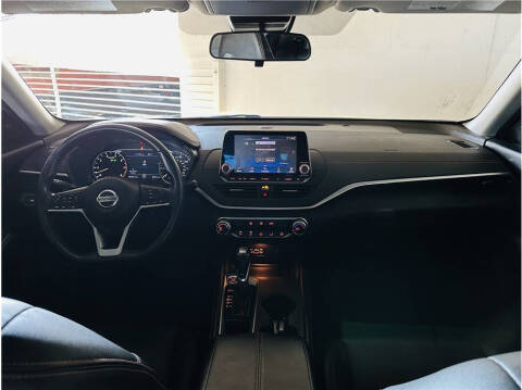 2022 Nissan Altima 2.5 SR