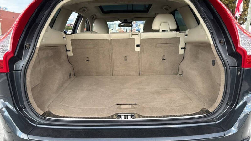 2015 Volvo XC60 T6 Drive-E Premier Plus