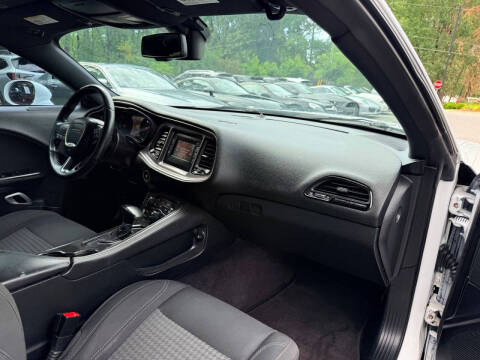 2017 Dodge Challenger SXT