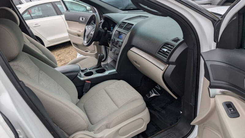 2013 Ford Explorer Base photo 15