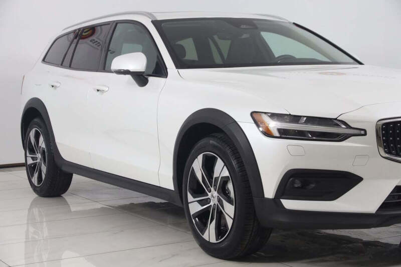 2024 Volvo V60 Cross Country B5 Plus