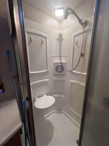 2007 Winnebago Adventurer