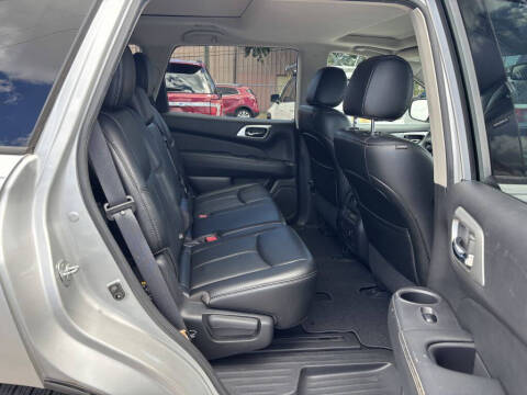 2017 Nissan Pathfinder SL