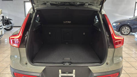 2024 Volvo XC40 B5 Core Dark Theme