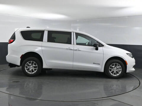 2025 Chrysler Voyager LX