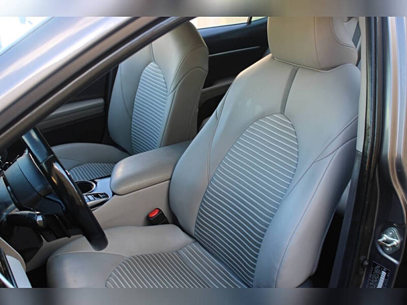 2020 Toyota Camry Hybrid SE