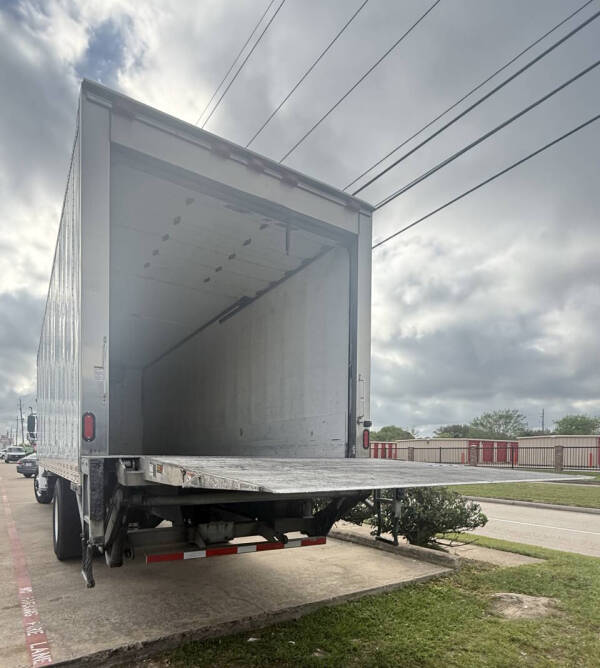 2019 Freightliner M2 106