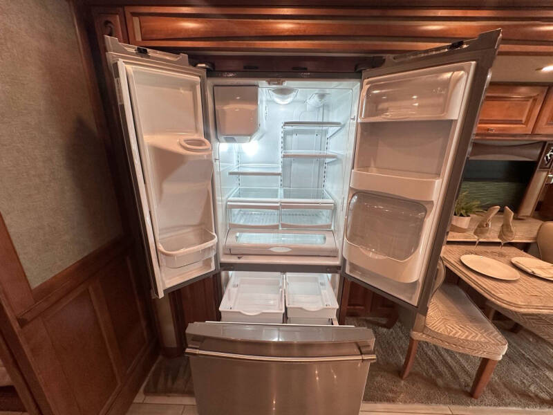 2019 Tiffin Phaeton 40qkh BUNK BEDS, King Bed