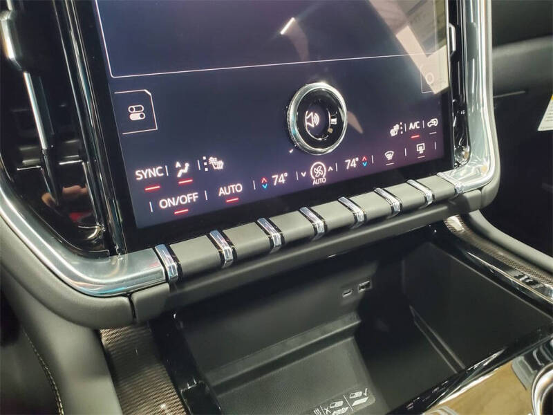 2025 GMC Yukon Elevation