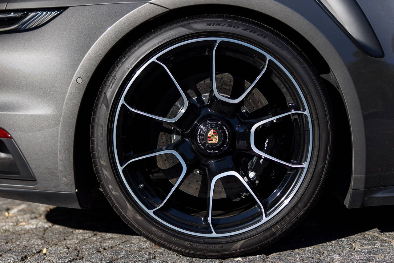 2023 Porsche 911 39