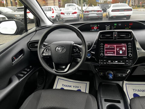2022 Toyota Prius LE