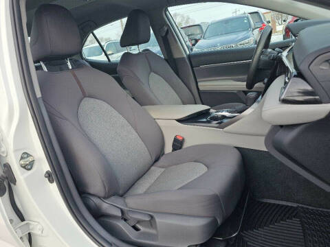 2020 Toyota Camry Hybrid LE