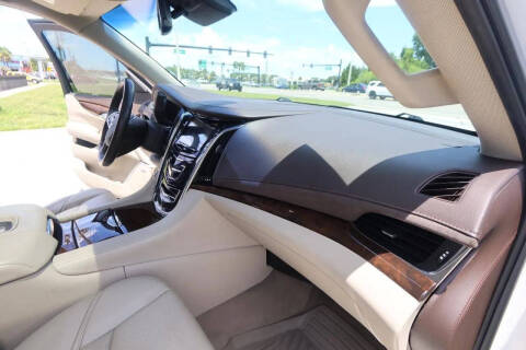 2016 Cadillac Escalade Luxury Collection