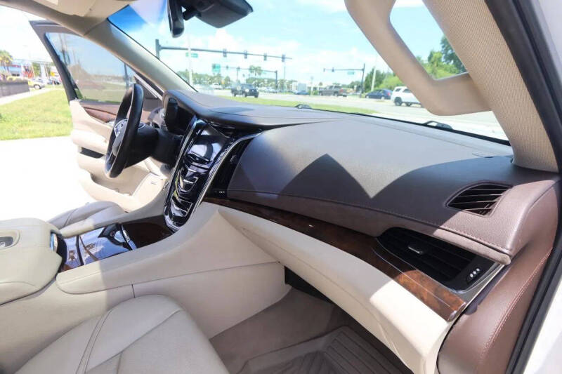 2016 Cadillac Escalade Luxury Collection