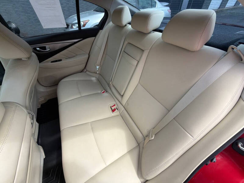 2015 Infiniti Q50