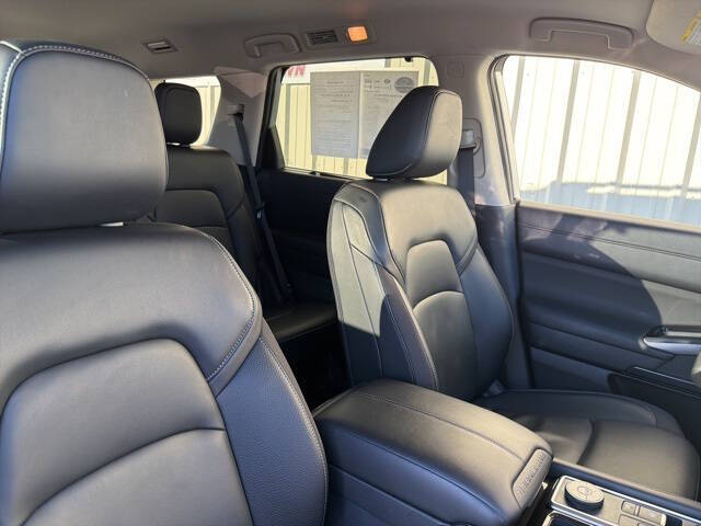 2025 Nissan Pathfinder SL