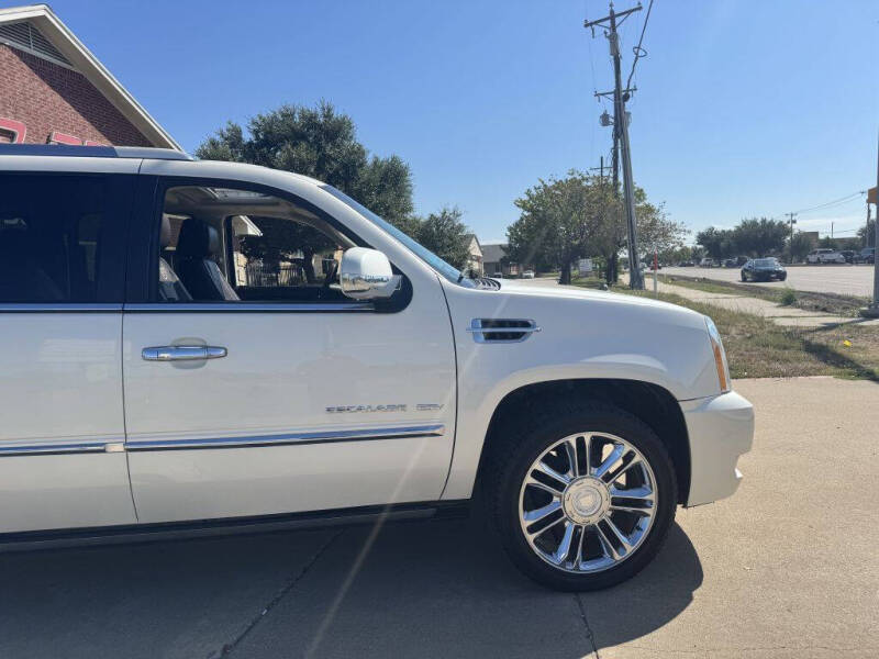 2011 Cadillac Escalade ESV Platinum Edition photo 12