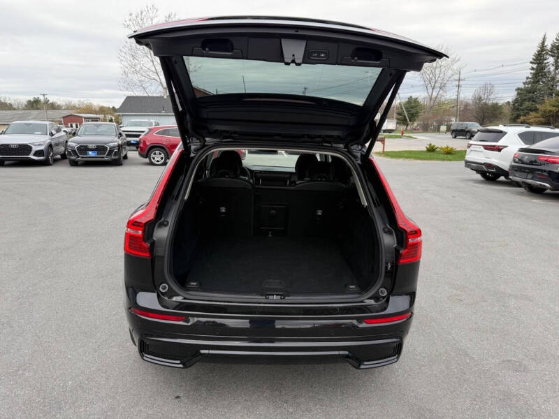 2025 Volvo XC60 B5 Core Dark Theme