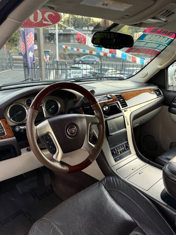 2013 Cadillac Escalade ESV Platinum Edition