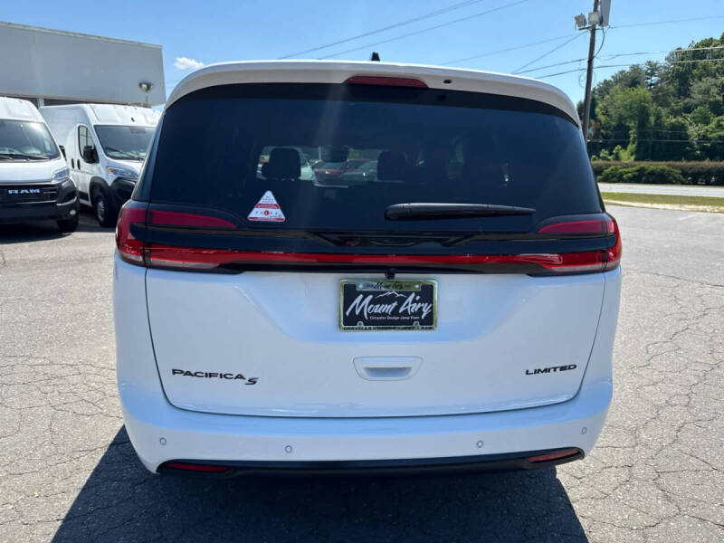 2027 Chrysler Pacifica Limited