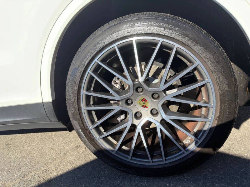 2022 Porsche Cayenne Platinum Edition