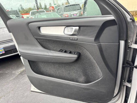 2023 Volvo XC40 B5 Core