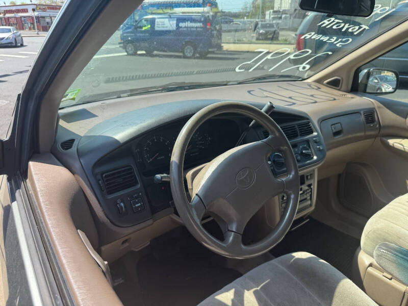 1998 Toyota Sienna LE