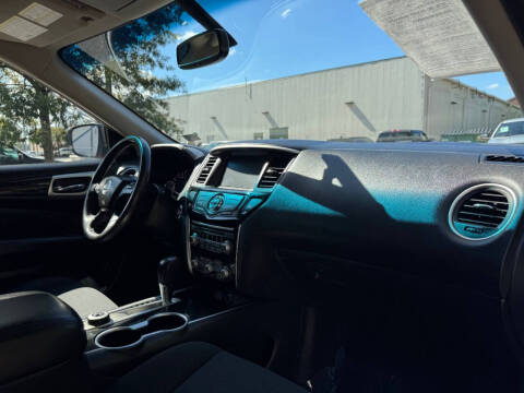 2018 Nissan Pathfinder SV