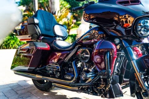 2019 Harley-Davidson FLHXSE CVO Street Glide