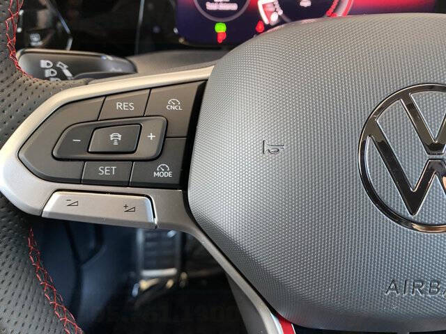 2025 Volkswagen Golf GTI SE