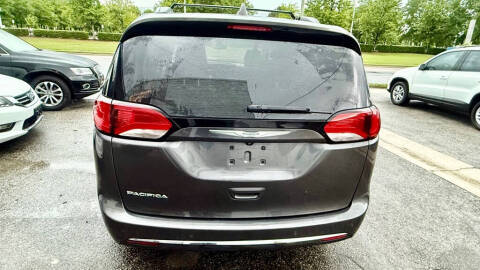 2017 Chrysler Pacifica Touring-L