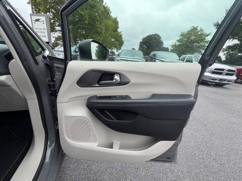2023 Chrysler Pacifica Touring L